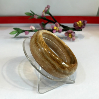 Vòng tay đá tự nhiên màu vàng vân bản to 2 cm cho bóng và có vân