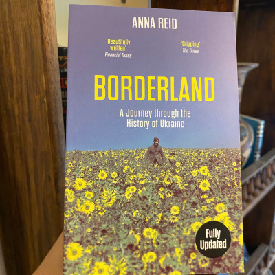 Sách - Borderland: A Journey Through the History of Ukraine by Anna Reid | History Nonfiction