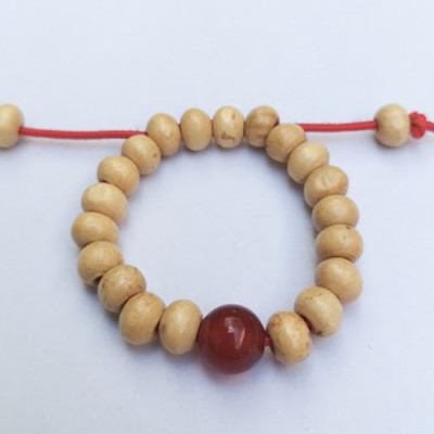 Cặp Vòng Dâu Tằm Gắn Đá Phong Thuỷ Cho Bé Sinh Năm 2020 Tặng Kèm Hộp Đỏ 