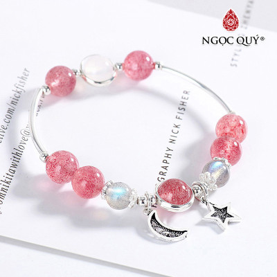 Vòng tay đá thạch anh dâu phối charm trăng sao mệnh hỏa, thổ - Ngọc Quý Gemstones