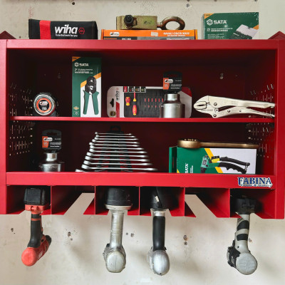 Tủ dụng cụ treo tường màu đỏ