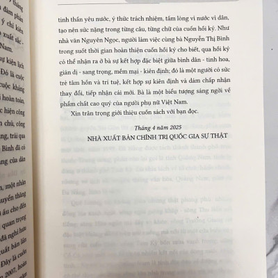Combo Hồi Ký Nguyễn Thị Bình,Gia Đình, Bạn Bè Và Đất Nước (Bìa Cứng) + Thành Phố Hồ Chí Minh,Giờ Khắc Số 0