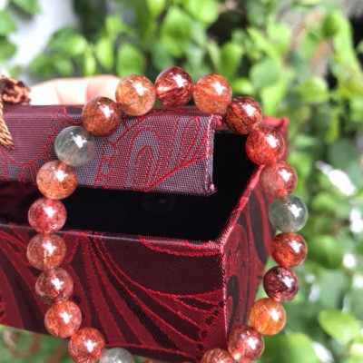 VÒNG THẠCH ANH TÓC TAM TÀI LOẠI ĐẸP MANG MAY MẮN TÀI LỘC CHO GIA CHỦ  Size VÒNG 8MM 100% ĐÁ TỰ NHIÊN HÀNG VIP BÓNG MƯỢT ĐẸP LẮM Ạ