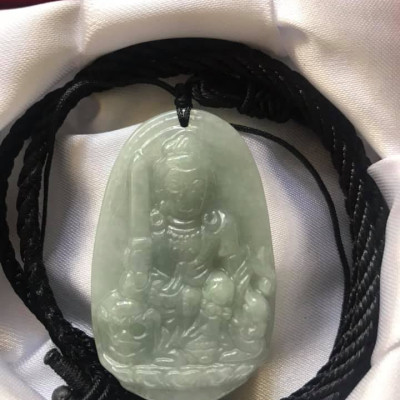 MẶT PHẬT VĂN THÙ ĐÁ CẨM THẠCH TỰ NHIÊN TRẮNG XANH NHẸ NHẸ ĐỘ MỆNH NAM TUỔI MẸO ĐỘ MAY MẮN SIZE CAO 49MM NGANG 31MM DẦY 6MM8 CÓ DÂY