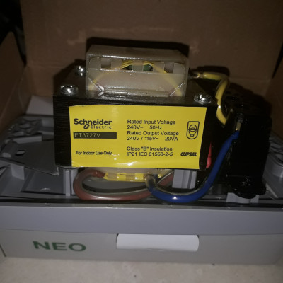 ET3727V GS Schneider Ổ cắm cạo râu 110/220 Vac | Chính hãng |