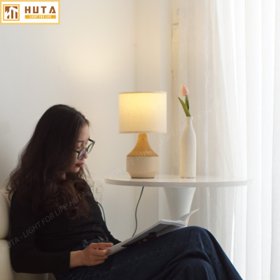 Đèn Ngủ Để Bàn Gốm Sứ Cao Cấp HUTA S14 Vân Màu Gỗ Độc Đáo Sang Trọng, Decor Trang Trí Phòng Ngủ, Khách Sạn, Đọc Sách Đầu Giường, Điều Chỉnh Độ Sáng, Ánh Sáng Vàng