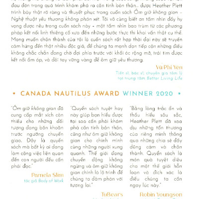 Ôm giữ không gian - Nghệ thuật yêu thương không phán xét