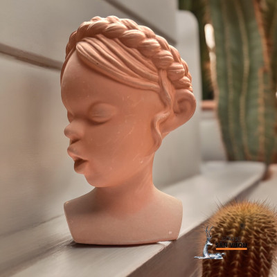 Chậu Gốm Đất Nung Hình Cô Gái Tóc Bím - Chậu Decor Sân Vườn