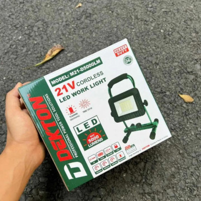 COMBO Đèn công trình Dekton chân pin M21-D500LM KÈM 1 PIN M21-B3A5C + 1 SẠC M21-S20 DEKTON - KM_T8 -HÀNG CHÍNH HÃNG