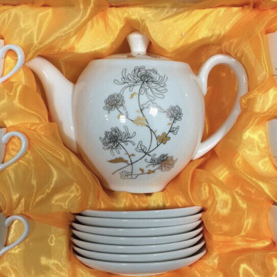 Bộ ấm chén pha trà kèm 7 đĩa sứ  camelia màu trắng hoa bạc - ANTH464