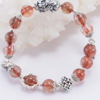 Vòng Thạch Anh Tóc Đỏ Đồng Trục Phối Charm Treo (8mm)