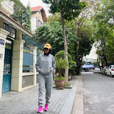 Bộ nỉ Victoria Secret màu ghi xước unisex mềm mịn, thoải mái cho vận động thể thao và phù hợp cả mặc nhà 