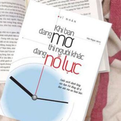 ComBo 2 Cuốn: Mỗi Lần Vấp Ngã Là Một Lần Trưởng Thành + Khi Bạn Đang Mơ Thì Người Khác Đang Nỗ Lực