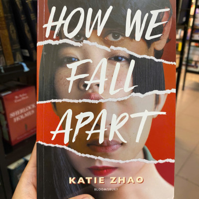 Sách - How We Fall Apart by Katie Zhao | Young Adult Mystery / Thriller / Ngoại văn Nhập khẩu