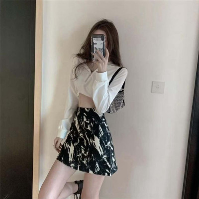 Chân váy ngắn dáng chữ A sành điệu cho nữ