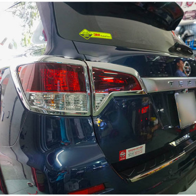 Bộ ốp viền bảo vệ, trang trí đèn mạ Crom cho Nissan Terra