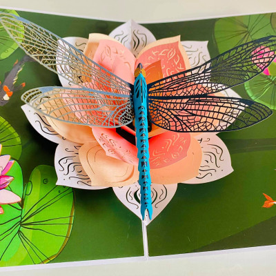 Thiệp 3D Pop Up Chuồn Chuồn & Hoa Sen – Thiệp Nghệ Thuật, Thiệp Chúc Mừng, Sinh Nhật, Độc Đáo, F21