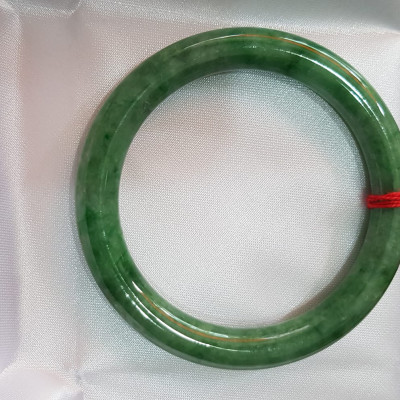 Vòng Cẩm Thạch tự nhiên mới Đậu Lý Sao Sao 56mm x cọng 9mm cao cấp sịn đẹp Vòng tay màu xanh đậu lý bông đậm đều bóng mượt đẹp Nữ 54kg - 64kg đeo rất đẹp sang tay món quà tặng Mẹ , người thân ý nghĩa ạ