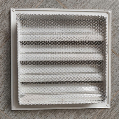 Cửa chớp nan Z 200x200, cửa louver lắp ô thoáng tránh hắt mưa