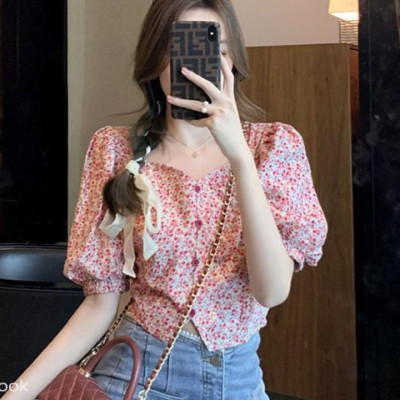 Áo hoa nhí xinh xắn ngày hè - form dáng chuẩn, đẹp hơn khi kết hợp cùng chân váy hoặc quần mặc đi làm, dạo phố