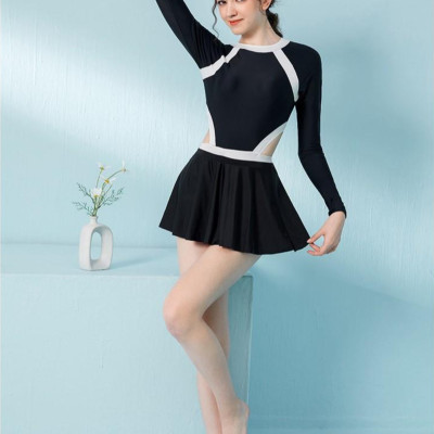 Bộ đồ bơi bikini nữ kín đáo 1 mảnh đi tắm biển giấu bụng váy liền áo dài tay - B.42