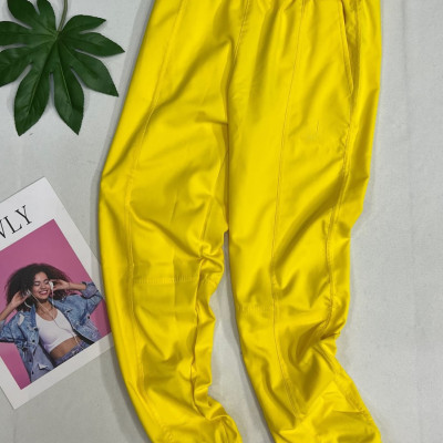 Quần Jogger Nữ Chất Vải Gió Dù Phong Cách Thể Thao