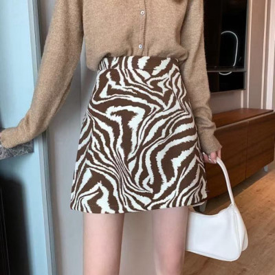 Chân váy ngắn nữ họa tiết vằn sành điệu (Màu nâu)