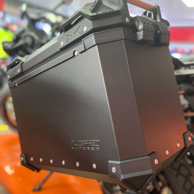 Thùng nhôm bên hông xe máy LS2