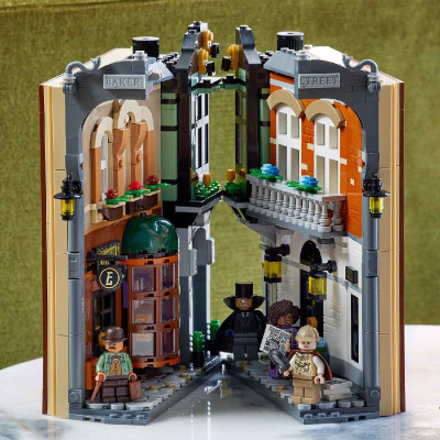 LEGO ICONS 10351 Đồ Chơi Lắp Ráp Phố Baker - Sherlock Holmes (1359 chi tiết)