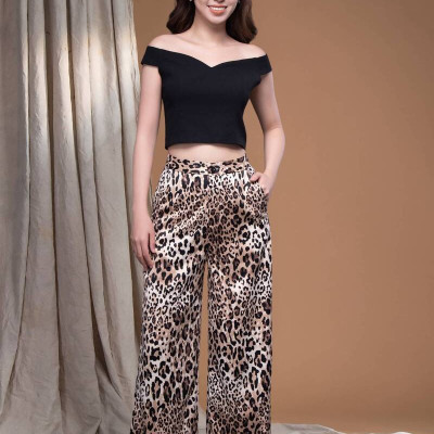 Áo croptop lụa cát đen trễ vai LM112476 [BST Da Beo]