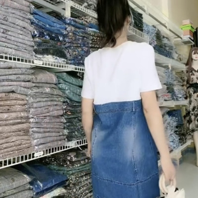 Đầm denim suông họa tiết thiên nga.