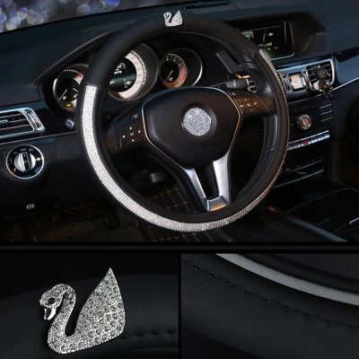 Bọc vô lăng tay lái ô tô xe hơi cao cấp đính đá gắn vương miện dùng chung cho các dòng xe.