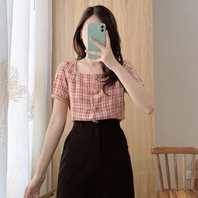 Áo kẻ cổ vuông nữ thêu khuy icon travel màu kẻ đỏ Burny A3002312KD