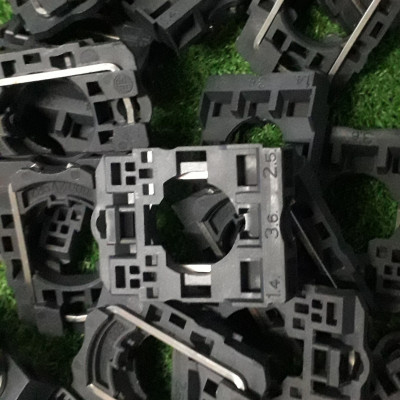 Bộ giữ ZB5AZ009 cho dòng XB5 Schneider phi 22