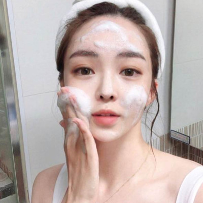 Sữa Rửa Mặt Hatomugi Facial Foam Dưỡng Ẩm Và Ngừa Mụn Chiết Xuất Hạt Ý Dĩ (Tuýp 170g)