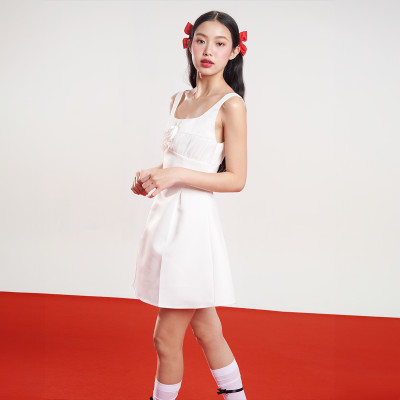 DOTTIE - Đầm ngắn cổ vuông đính hoa - Trắng - D0585