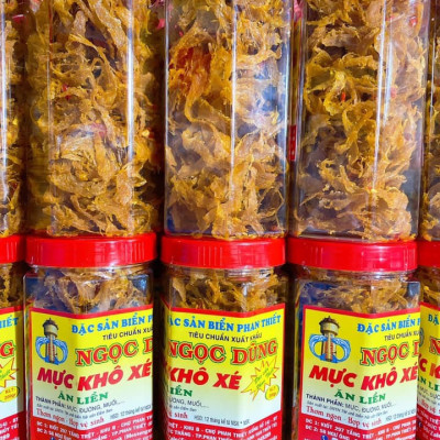 Mực khô xé sợi gói 100 gram đã chế biến ăn liền ngon ơi là ngon của shop Đặc Sản Biển Phan Thiết NGỌC DŨNG. Hạn sử dụng 12 tháng kể từ ngày đặt hàng