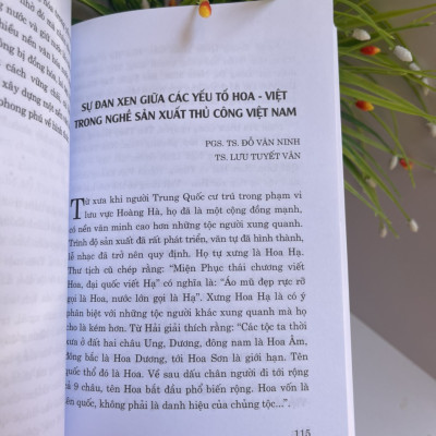 TIẾP XÚC VÀ GIAO LƯU VĂN HOÁ VIỆT - HOA TRONG LỊCH SỬ  – GS Phạm Đức Dương – TS Châu Thị Hải - NXB Chính trị Quốc gia sự thật