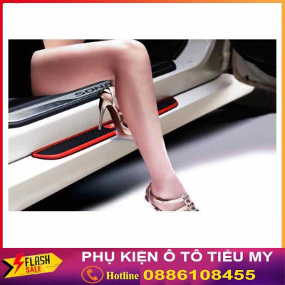 Bộ 4 Miếng Nẹp Bước Chân Bằng Cao Su logo TOYOTA Chống Trơn Trượt - Dán Chống Trầy Xước Cửa Ô Tô