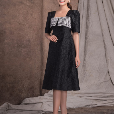 Đầm Đen Hoa Nổi Cổ HQ Caro Maxivic M012207