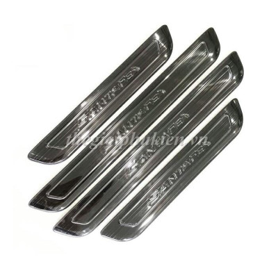 BỘ SẢN PHẨM Nẹp bước chân và ốp chống trầy cốp Hyundai Santafe 2019  - Mẫu Titan