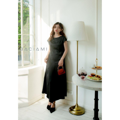 Baciami-Đầm Lụa Cổ Tròn Phôm Rộng