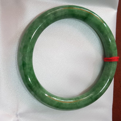 Vòng Cẩm Thạch tự nhiên mới Đậu Lý Sao Sao 56mm x cọng 9mm cao cấp sịn đẹp Vòng tay màu xanh đậu lý bông đậm đều bóng mượt đẹp Nữ 54kg - 64kg đeo rất đẹp sang tay món quà tặng Mẹ , người thân ý nghĩa ạ