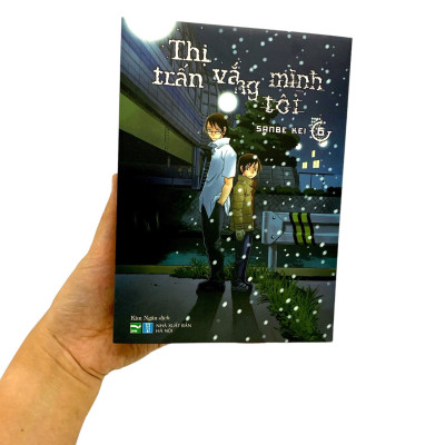 Thị Trấn Vắng Mình Tôi - Tập 6 - Tặng Kèm Postcard Ivory