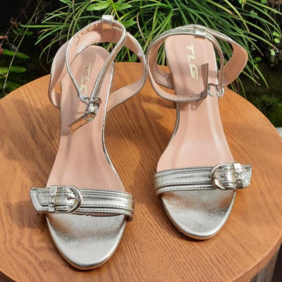 Sandal cao gót hot trend  trẻ trung năng động 21294