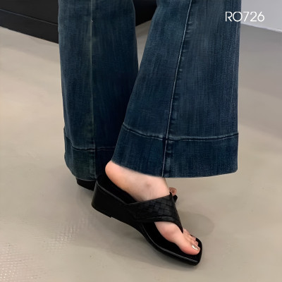 Dép nữ xỏ ngón đế xuồng ROSATA RO726 - 4p - Đen, Trắng - BKSTORE