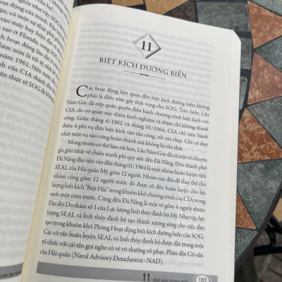 GIÁN ĐIỆP VÀ BIỆT KÍCH - Nước Mỹ đã thất bại như thế nào trong cuộc chiến tranh ở miền Bắc Việt Nam – Kenneth Conboy và Dale Andradé – Dương Văn Đoàn và Trần Ngọc Thạch dịch – NXB Chính trị quốc gia sự thật (Bìa mềm)