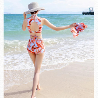Set Bikini Đùi Kèm Khăn Tắm Biển