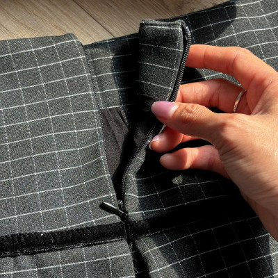 Chân váy nữ kẻ caro dáng ngắn xòe chất vải đầy dặn Otis Miều Est.2013