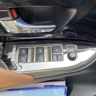 Bộ ốp nội thất dành cho Toyota Innova 2017 - 2020 mẫu titan